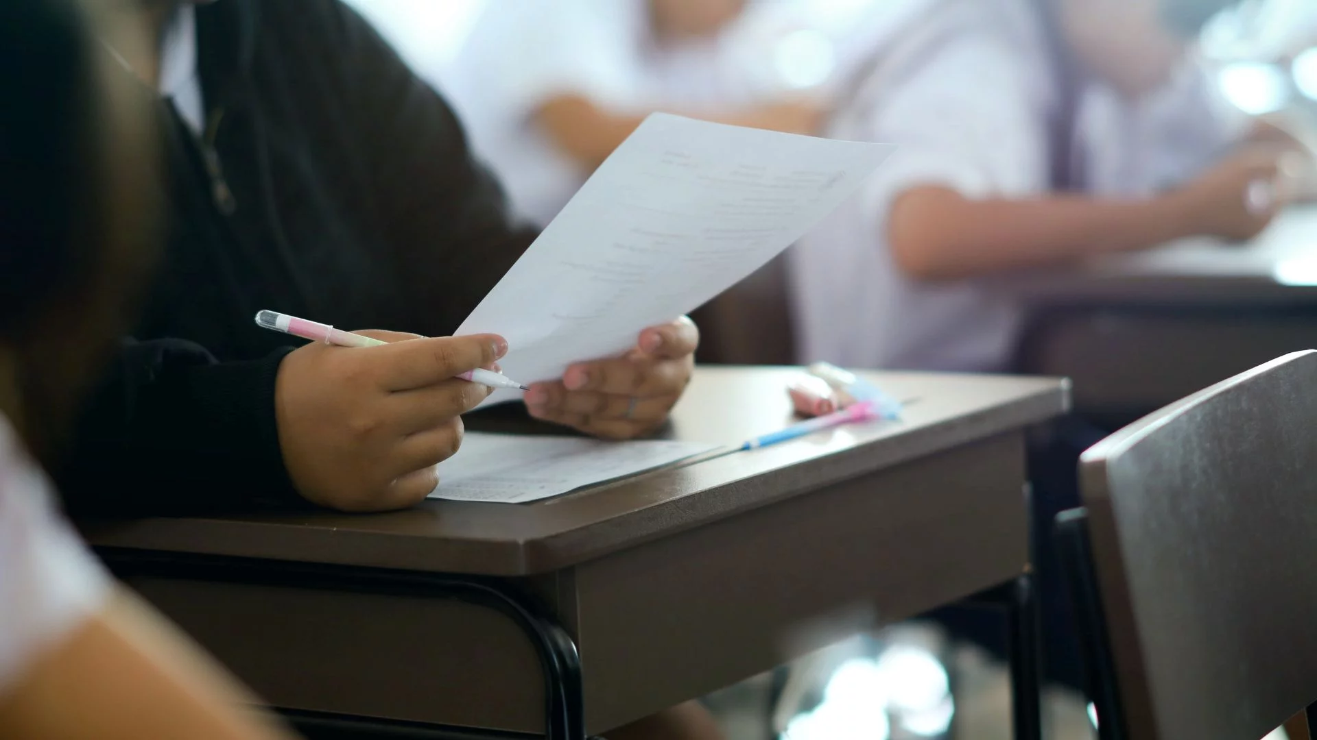 Szkoły w panice, CKE wydała pilny komunikat. Chodzi o rewolucyjne zmiany w języku