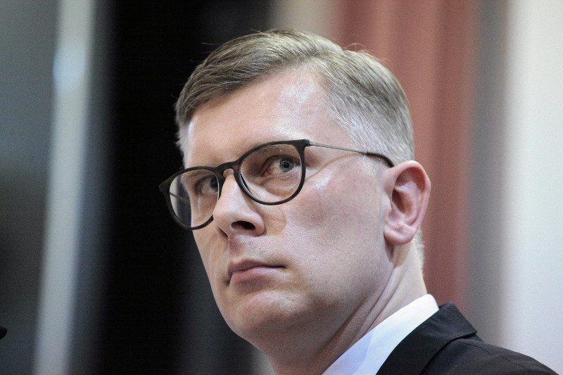 Cenckiewicz bez skrupułów. Poucza Wałęsę, jak ma obchodzić żałobę po synu. "Powinna trwać przynajmniej 3 miesiące"