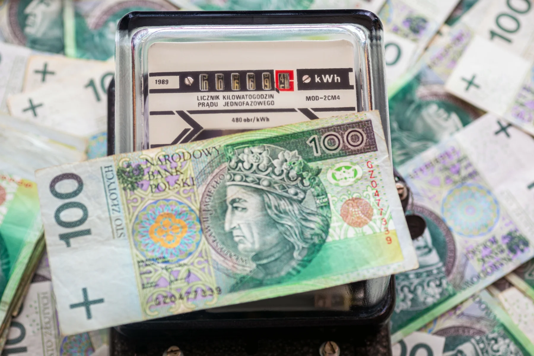 Polacy winią rząd za podwyżki cen energii i gazu. Tak uważa ponad 40 proc. badanych.