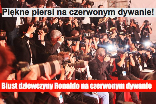 Na chodniku w kolorze burgunda pojawiają się biusty i pośladki. Same. Bez właścicielek.
