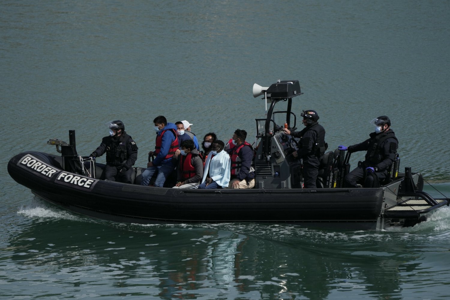 Na kanale La Manche wywróciła się łódź z imigrantami na pokładzie.