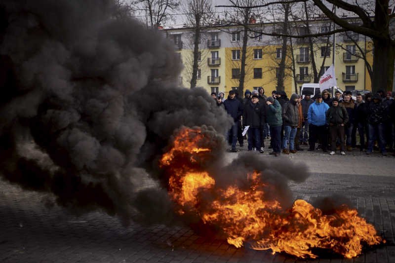We wtorek 13 grudnia górnicy protestowali pod Spółką Restrukturyzacji Kopalń. A to dopiero początek.