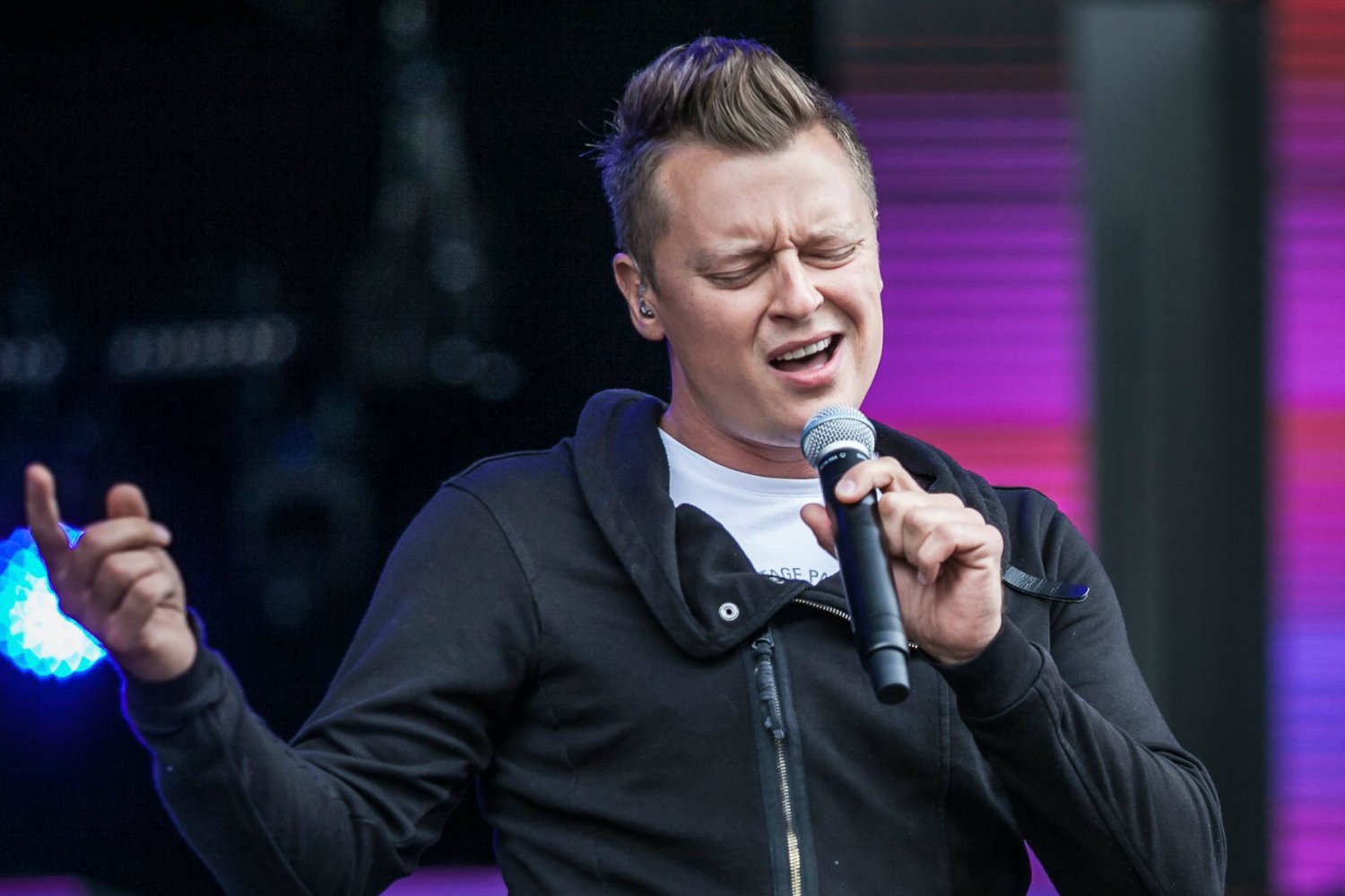 Rafał Brzozowski wykonał w programie "Koło Fortuny" kawałek "Blue (Da Ba Dee)". Internauci nie zostawili na nim suchej nitki.