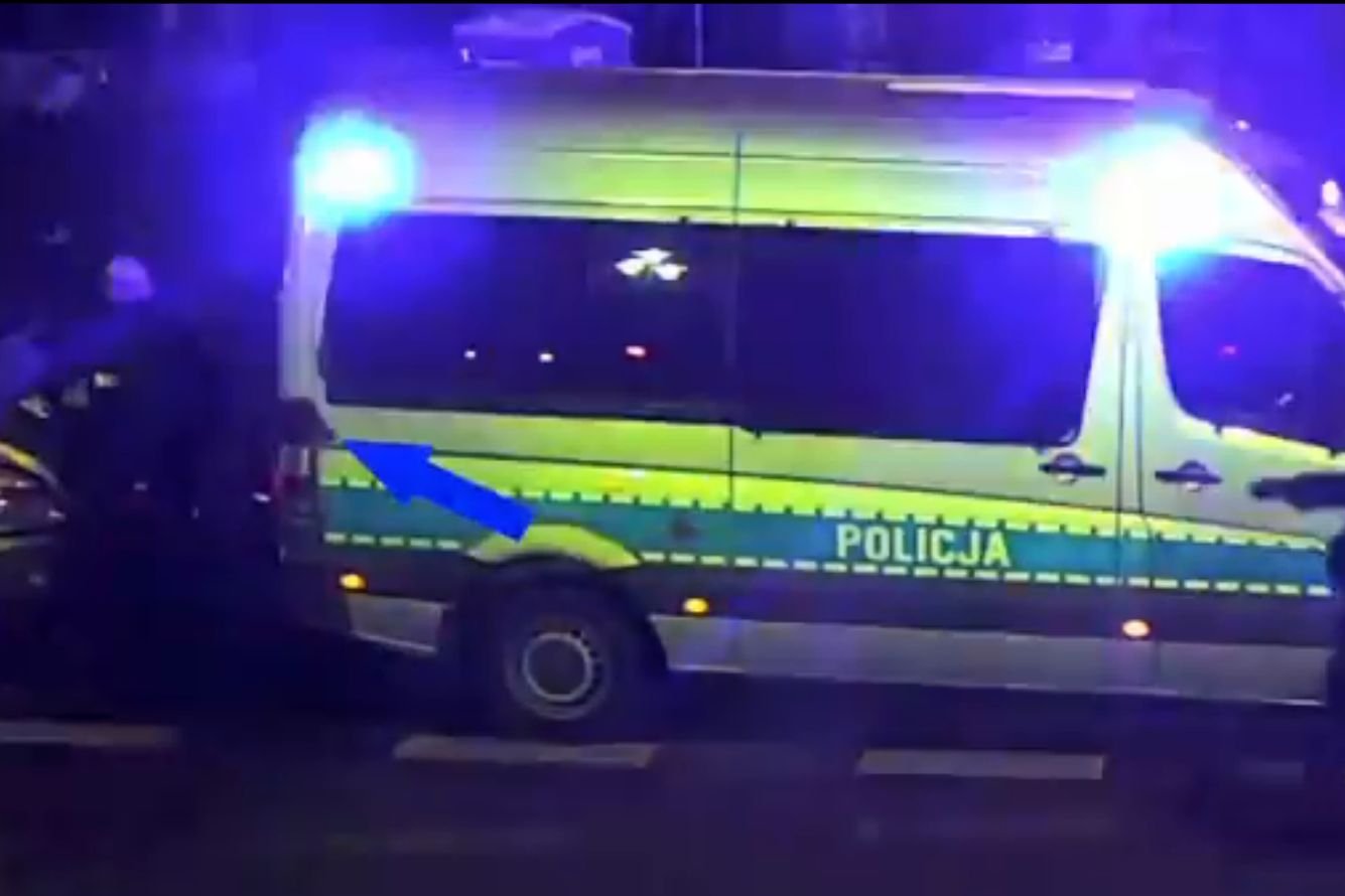 Policja pokazała nagranie z udziałem Włodzimierza Czarzastego i policjantów.