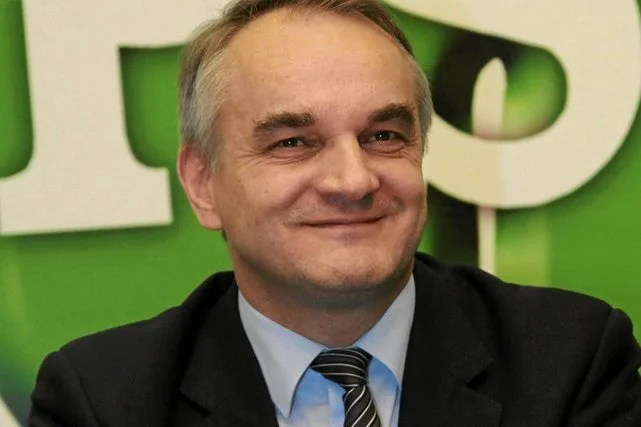 Były wicepremier Waldemar Pawlak chce w ramach eksperymentu zniszczyć drugiego tupolewa
