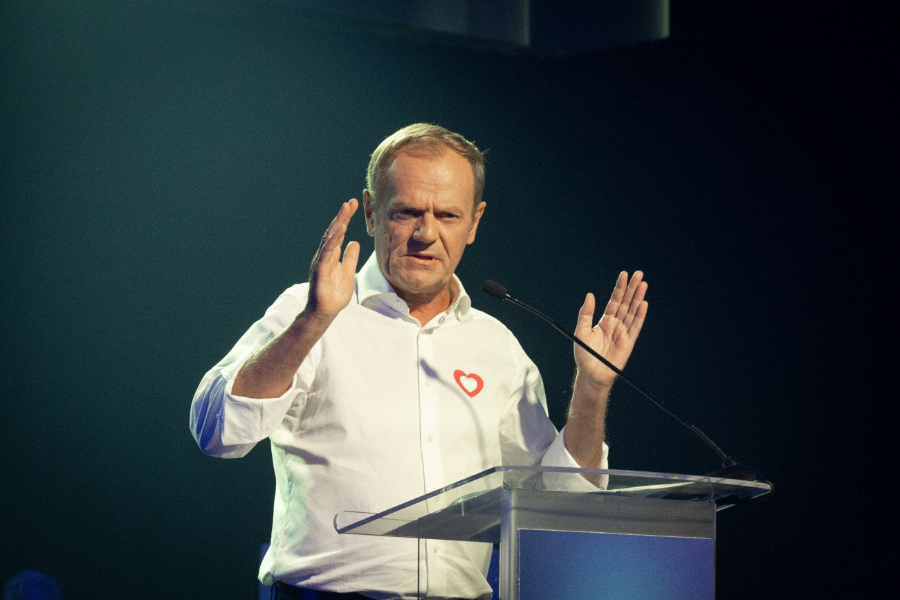 Donald Tusk skorzystał z zamieszania wokół Niedzielskiego i wbił szpilę ministrowi zdrowia.