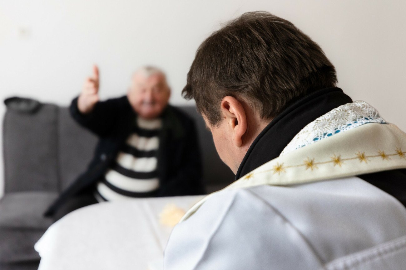 "Podczas wizyty nie zbieramy pieniędzy" – ogłosiła parafia w Krakowie. Czy to nowy trend?