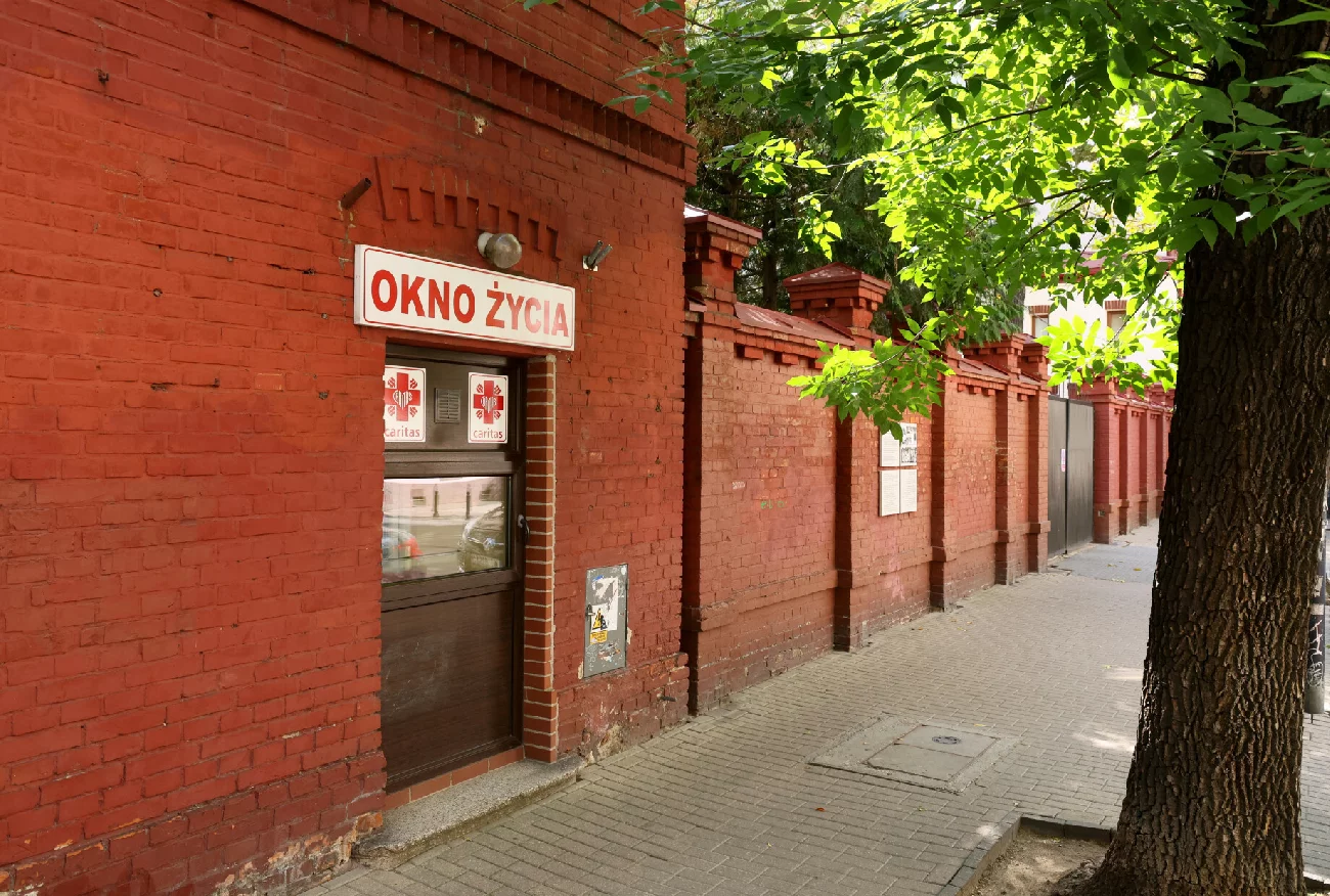 6-latka zostawiona w oknie życia. Rodzina zabrała głos.