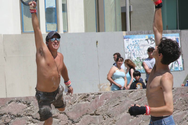 Golisz, przycinasz czy może nie? Lato i plaża obnażą całą prawdę, niezależnie od tego czy jesteś kobietą czy mężczyzną