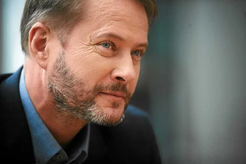 Artur Żmijewski: "Jestem ojcem intuicyjnie". Czy to najlepszy sposób na wychowanie dziecka?