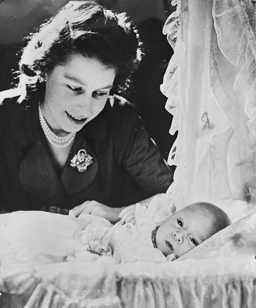 Królowa Elżbieta z księciem Karolem, 1948