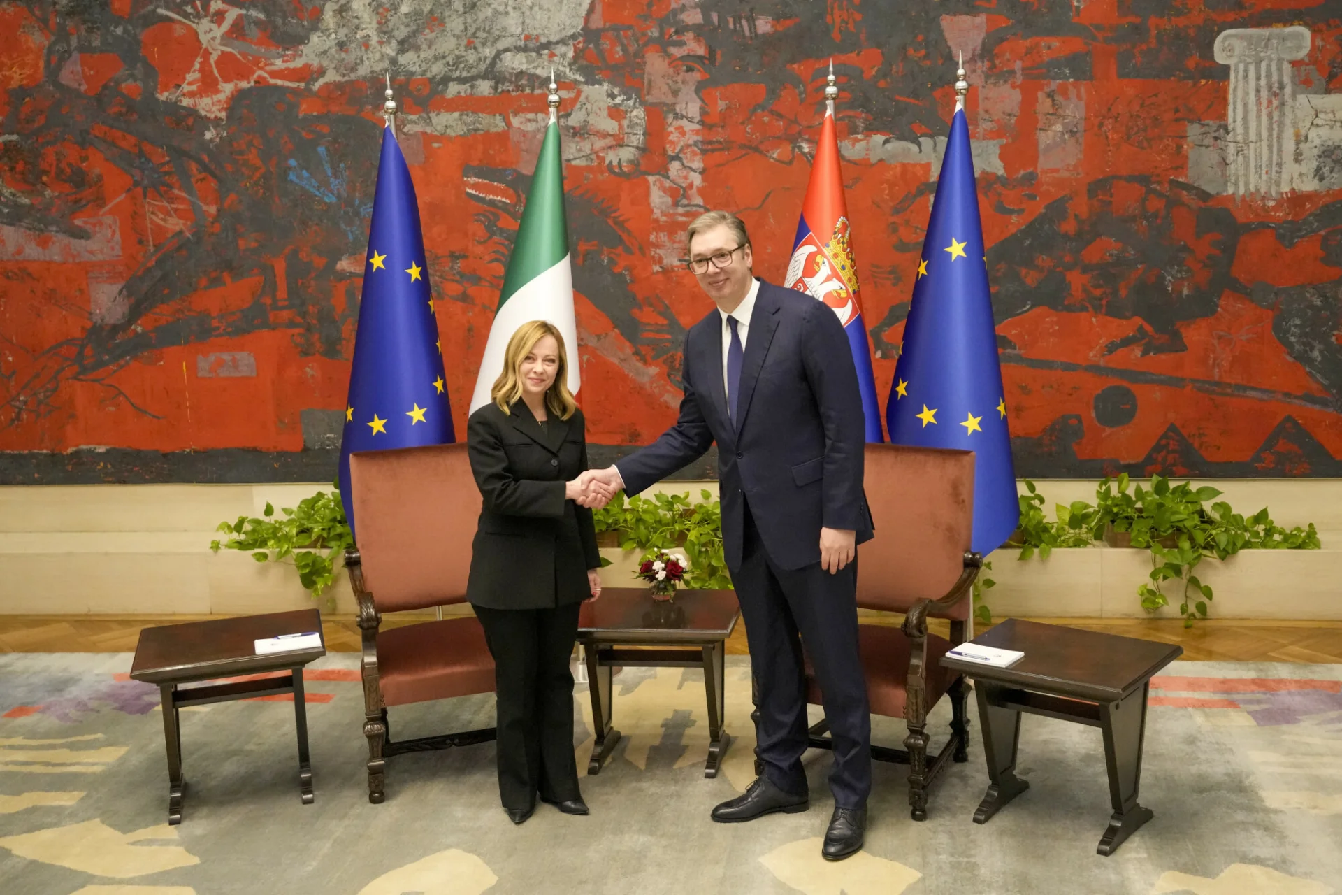 Premier Włoch Giorgia Meloni podczas spotkatnia z prezydentem Serbii Aleksandarem Vučićiem