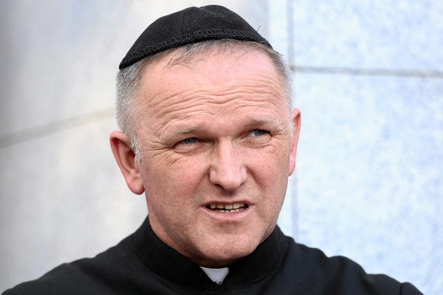 Ks. Lemański został odwołany z funkcji proboszcza Jasienicy w lipcu 2013 r. za publiczne krytykowanie przełożonych. Otrzymał też zakaz wypowiadania się w mediach.