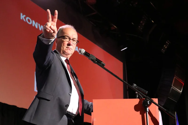 Na konwencji SLD Włodzimierz Czarzasty zaskoczył strojem – po raz pierwszy od dawna pojawił się w garniturze.