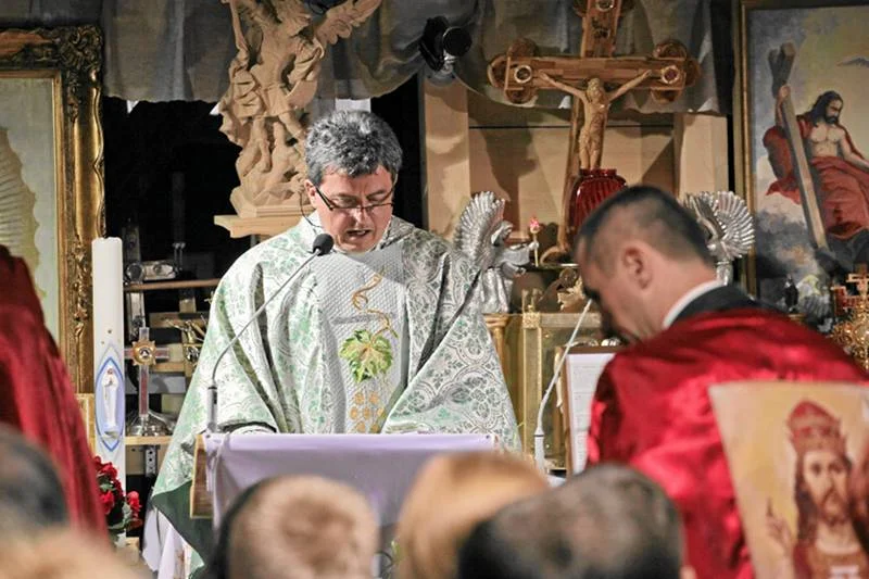 Ksiądz Piotr Natanek odprawia Msze
