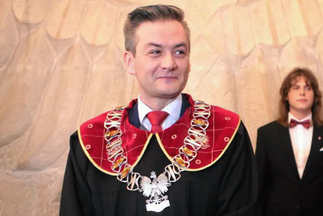 Prezydent Robert Biedroń nie zgodził się na wywieszenie portretu św. Jana Pawła II na fasadzie słupskiego ratusza