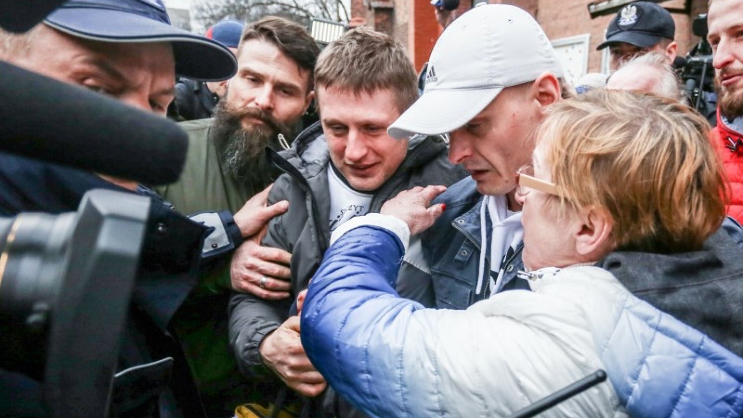 Tomasz Komenda z mamą Teresą i bratem Krzysztofem