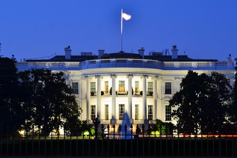 "Dwa wybuchy w Białym Domu. Barack Obama jest ranny". Fałszywy tweet Associated Press wstrząsnął amerykańską giełdą