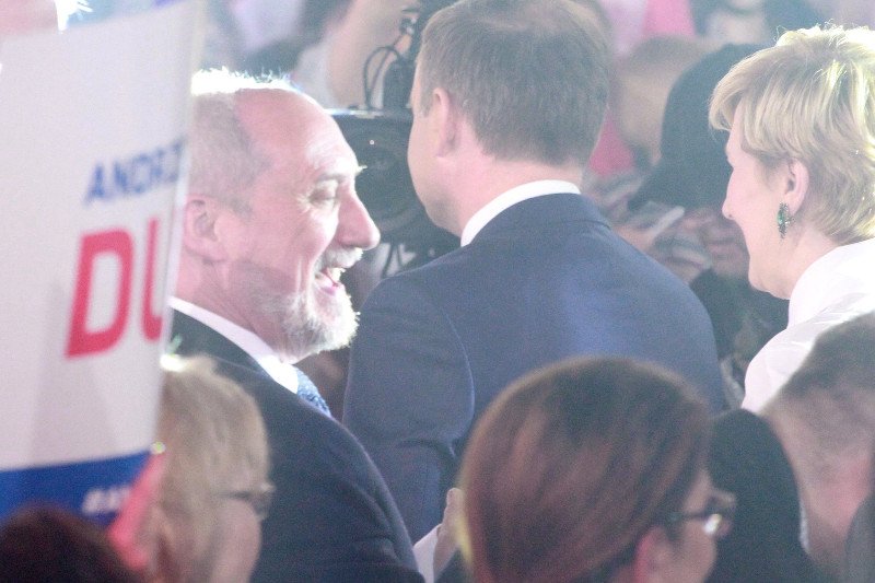 Antoni Macierewicz angażuje się w kampanię wyborczą Andrzeja Dudy, ale pozostaje w cieniu