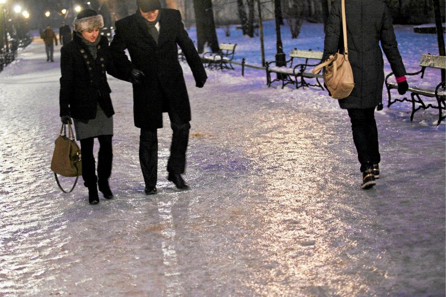 W wielu regionach Polski w najbliższych dniach spodziewana jest gołoledź.