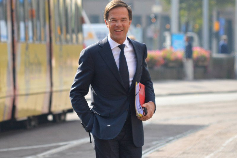 "Frans, możesz liczyć na Holandię tam, gdzie praworządność jest ważna" – powiedział do szefa KE premier Holandii Mark Rutte.