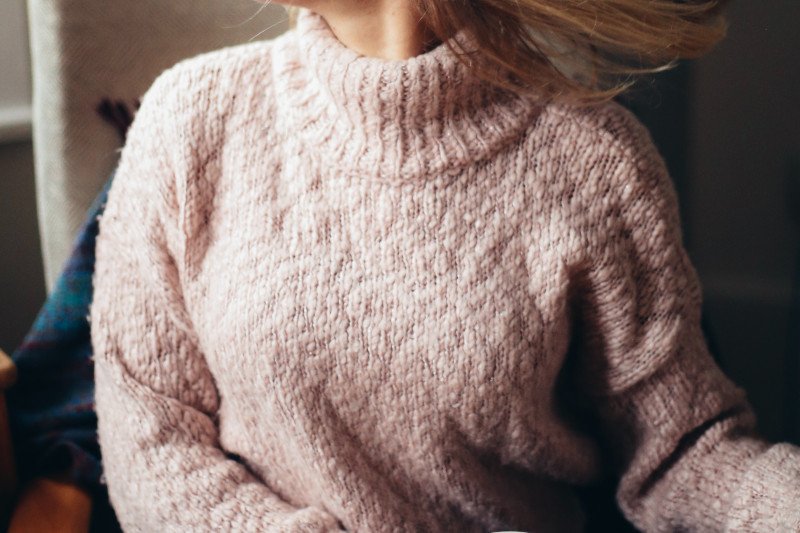 Sprawdzone sposoby na usunięcie zmechaceń i nieestetycznych kulek z ulubionych ubrań.