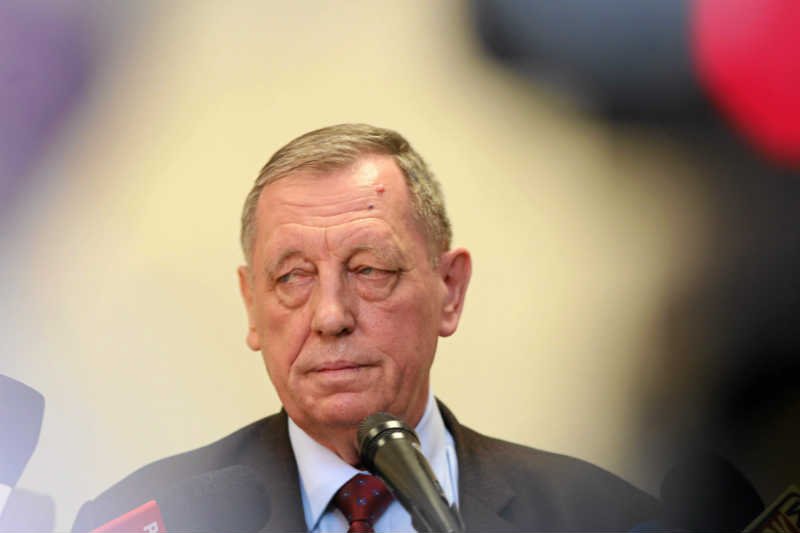 Jan Szyszko groteskowo tłumaczy się z problemów z oświadczeniem majątkowym.