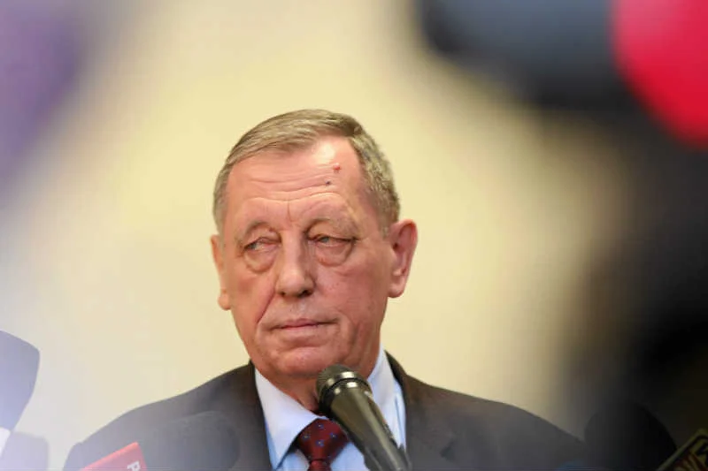 Jan Szyszko groteskowo tłumaczy się z problemów z oświadczeniem majątkowym.
