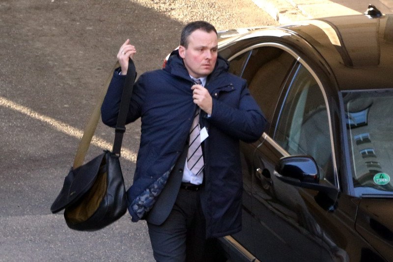 Piotr Pogonowski ani myśli pakować manatków i rezygnować z funkcji szefa ABW.