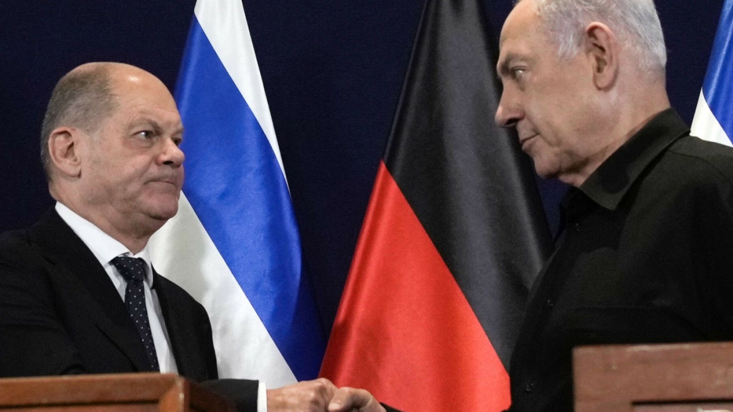 "Dla kanclerza Scholza eskalacja ponownego konfliktu na Bliskim Wschodzie jest sprawdzianem, który musi dowieść, jak daleko sięga sformułowana przez jego poprzedniczkę Angelę Merkel gwarancja bezpieczeństwa dla państwa Izrael"