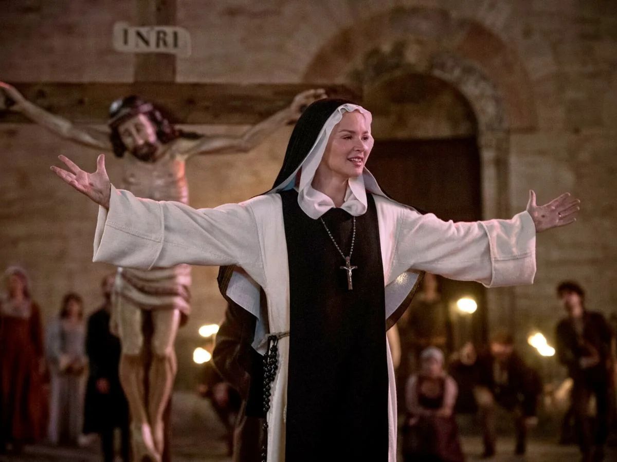 Virginie Efira jako "Benedetta".