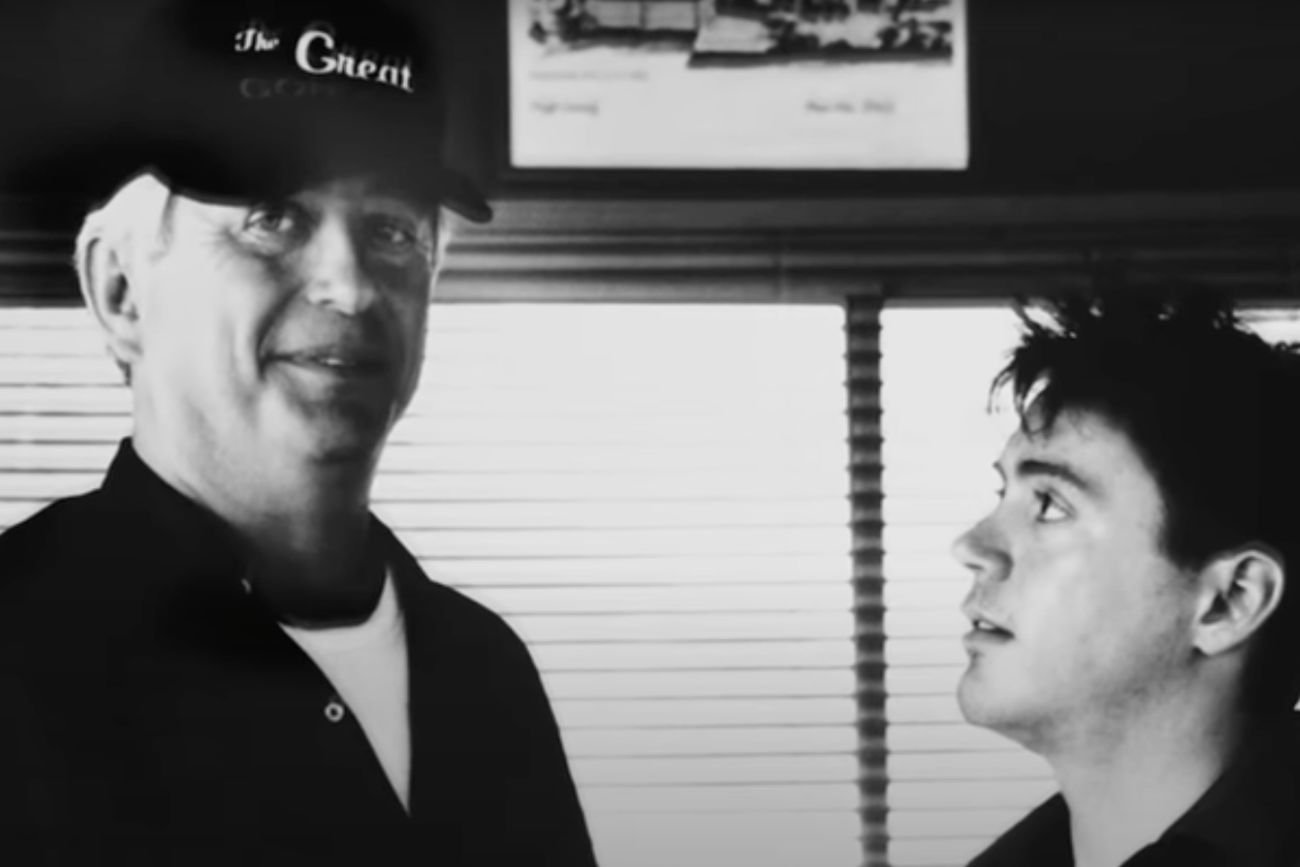 Robert Downey Sr. nie żyje.