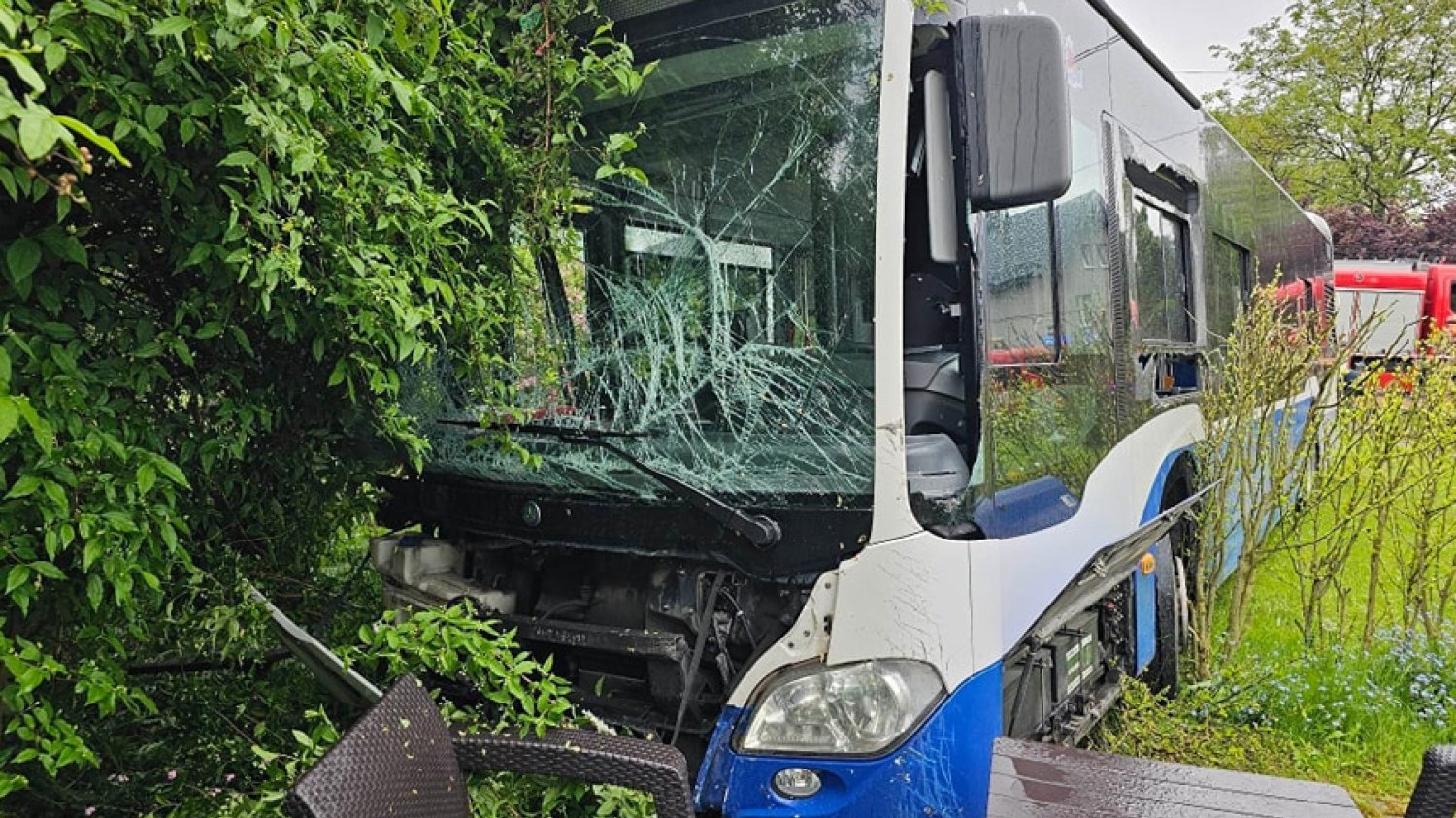 Wypadek w Woli Zachariaszowskiej. Autobus MPK wjechał na prywatną poseję