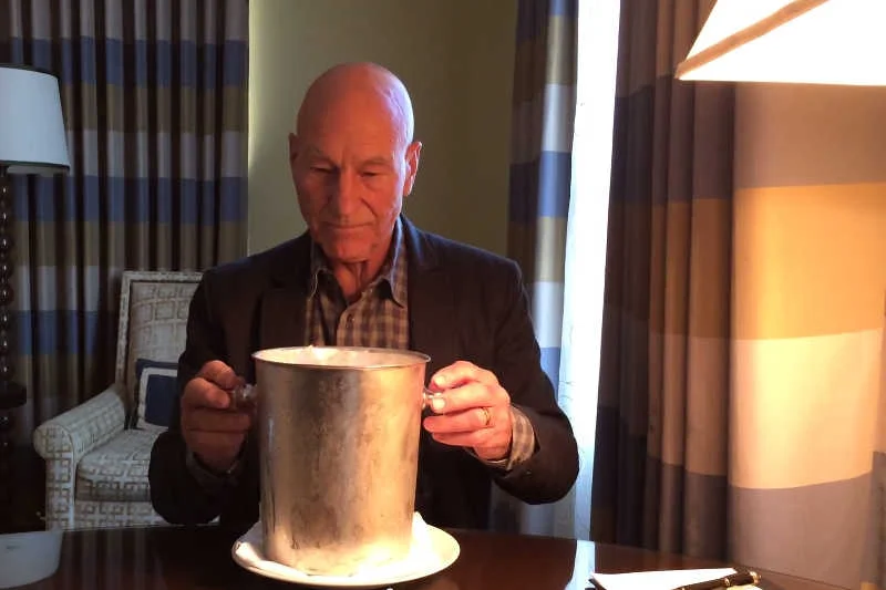 Sir Patrick Stewart z klasą podjął Ice Bucket Challenge bez wylewania na siebie lodu.