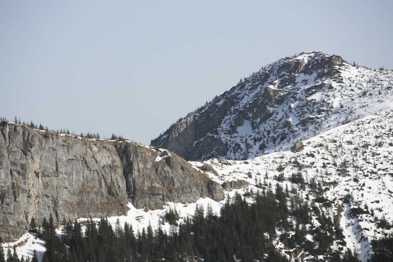 W polskich górach już biało. W Tatrach kilkanaście centymetrów śniegu.