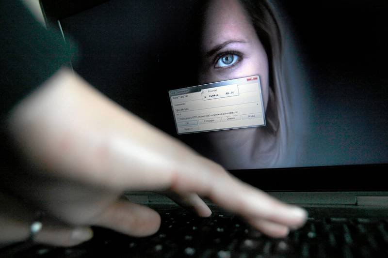 Kradzież danych z komputera.