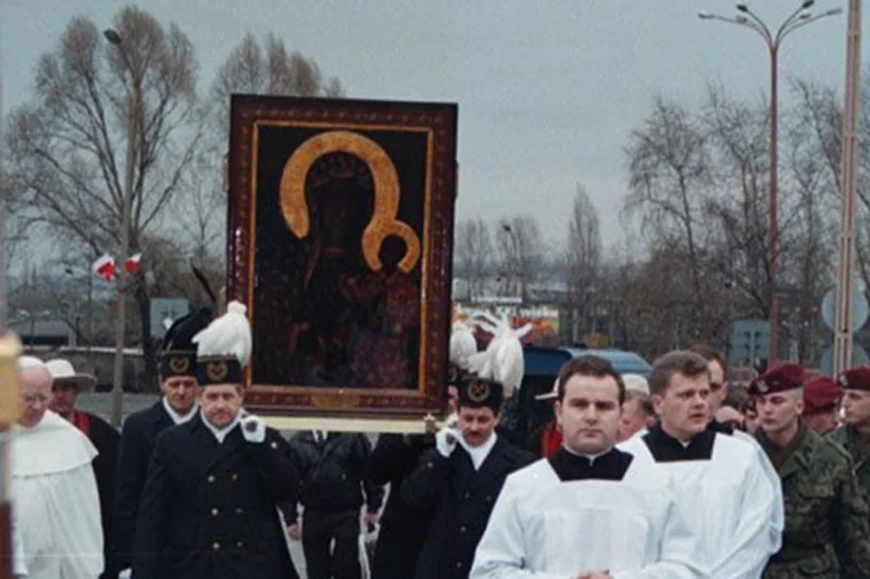 Po Polsce peregrynuje kopia obrazu Matki Boskiej Częstochowskiej