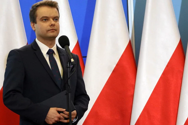 Rafał Bochenek jest rzecznikiem rządu i radnym Wieliczki.