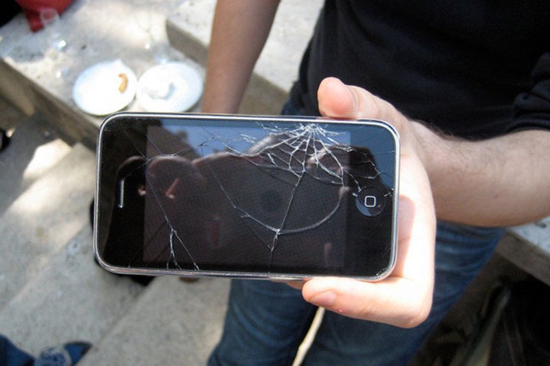 Jesteście naciągani. Te przykłady pokazują, że nie warto ubezpieczać telefonu. Albo... że warto kłamać