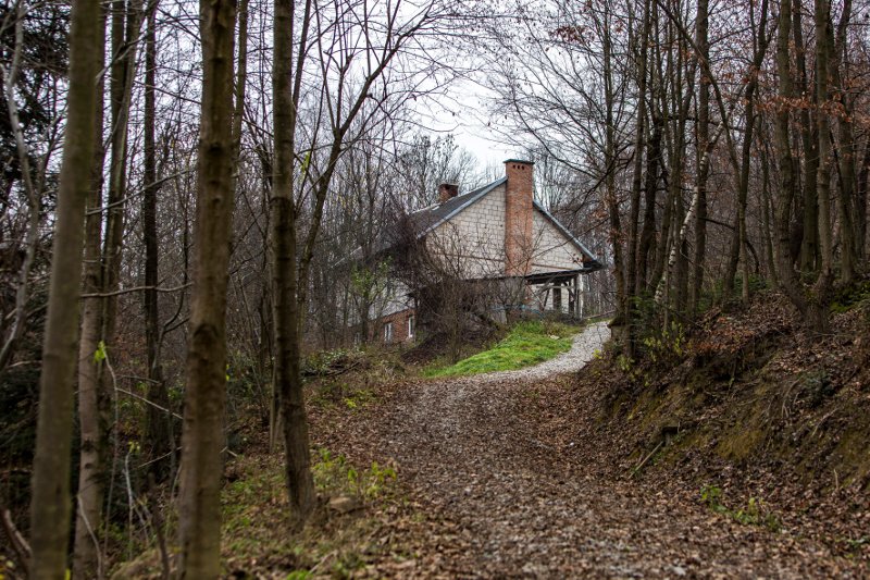 To w tym domu przez lata trwała gehenna dziesięciorga dzieci.