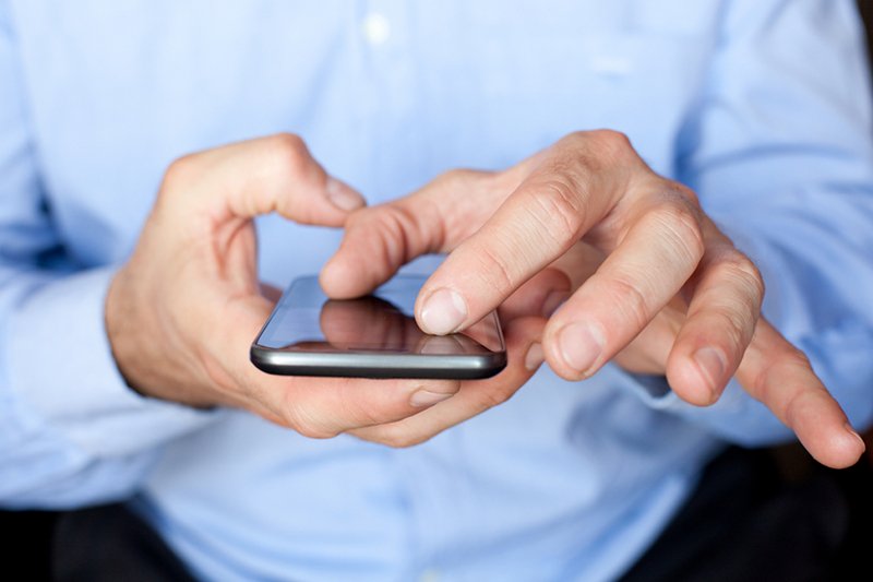 Spora część użytkowników Yelp korzysta za pomocą urządzeń mobilnych.