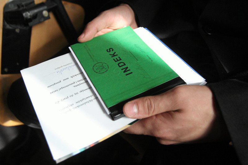 Przez cały rok dla 159 bezrobotnych politologów znalazła się dokładnie jedna oferta pracy - wynika z danych urzędu pracy miasta stołecznego Warszawy.