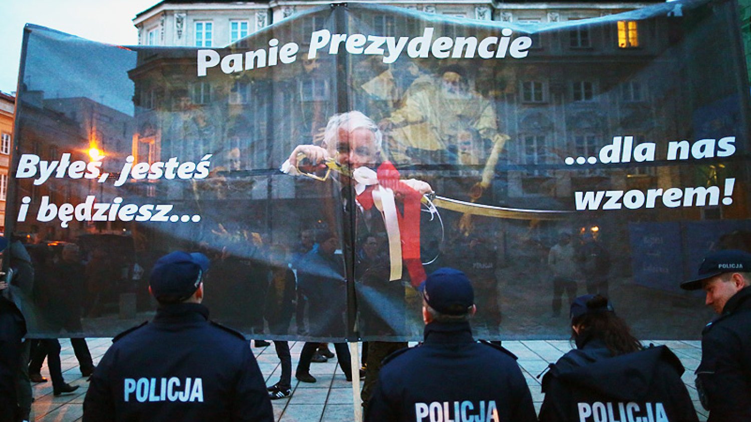 Opozycjoniści z ruchu Obywatele RP nie szczędzą krytyki policjantom, którzy prowadzili czynności w sprawie ich protestów.