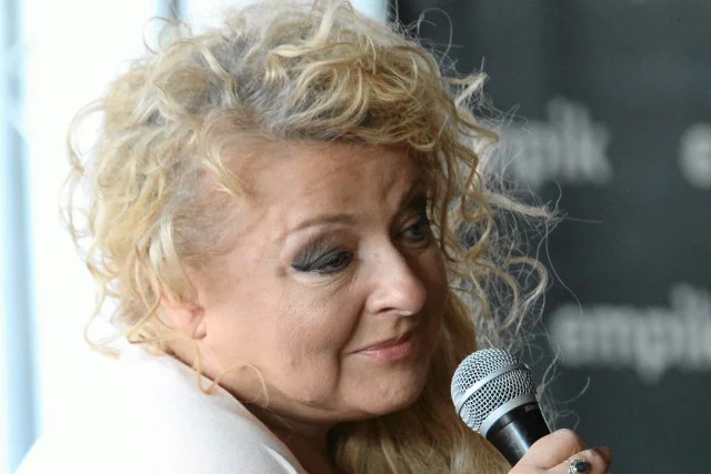 Magda Gessler zachwyca się Biedroniem i żywo dyskutuje o nim z internautami.