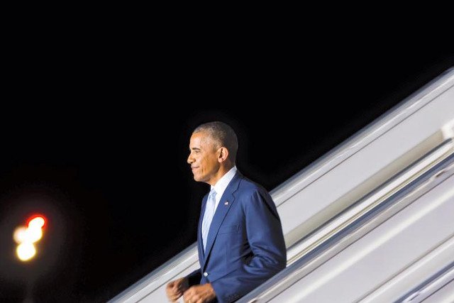 Prezydent USA po północy wylądował w Warszawie.