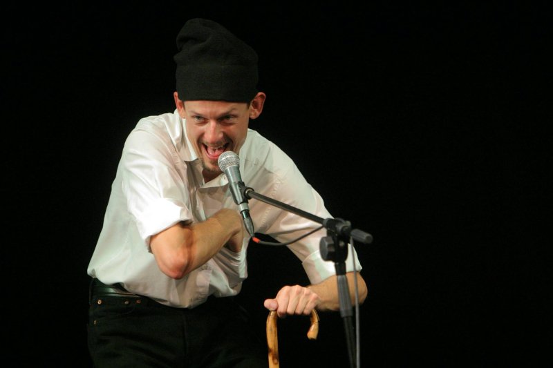 "Kabaret. Super show Dwójki". Marcin Wójcik z Kabaretu Ani-Mru-Mru wystąpi w nowym programie TVP 2.