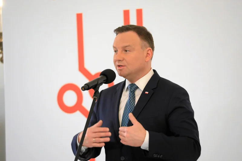 Andrzej Duda w Davos chyba nie bawił się źle. Tak przynajmniej można sądzić po fotografii Jakuba Szymczuka.