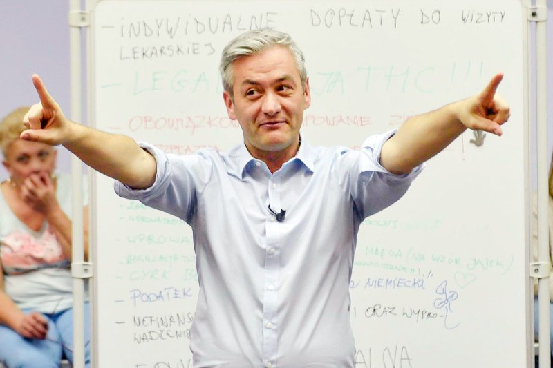 Robert Biedroń ostro skomentował sytuację w PLL LOT.