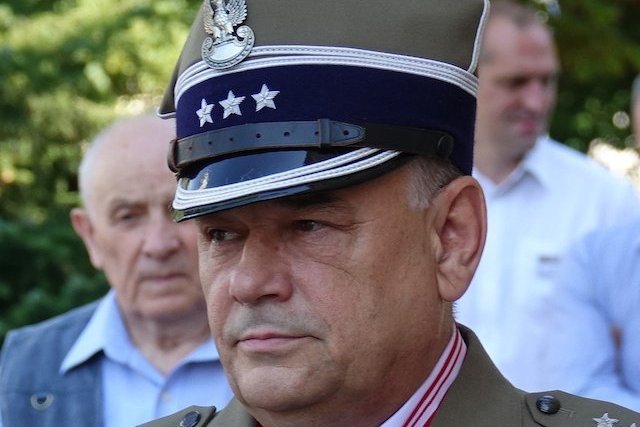 Pułkownik Mazguła zadaje pytanie Macierewiczowi.