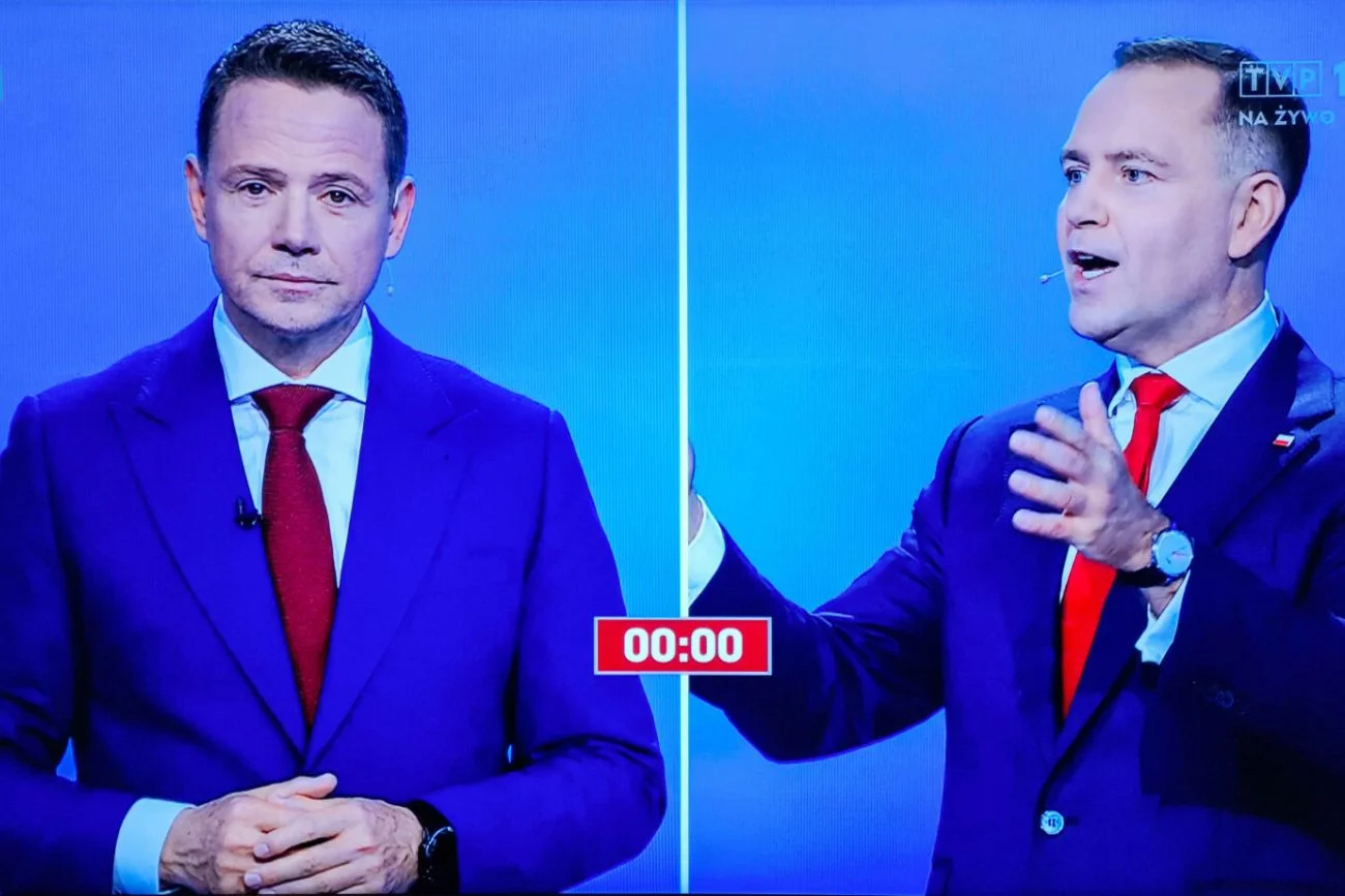 Trzaskowski prowadzi w prezydenckim wyścigu, ale jego przewaga jest minimalna